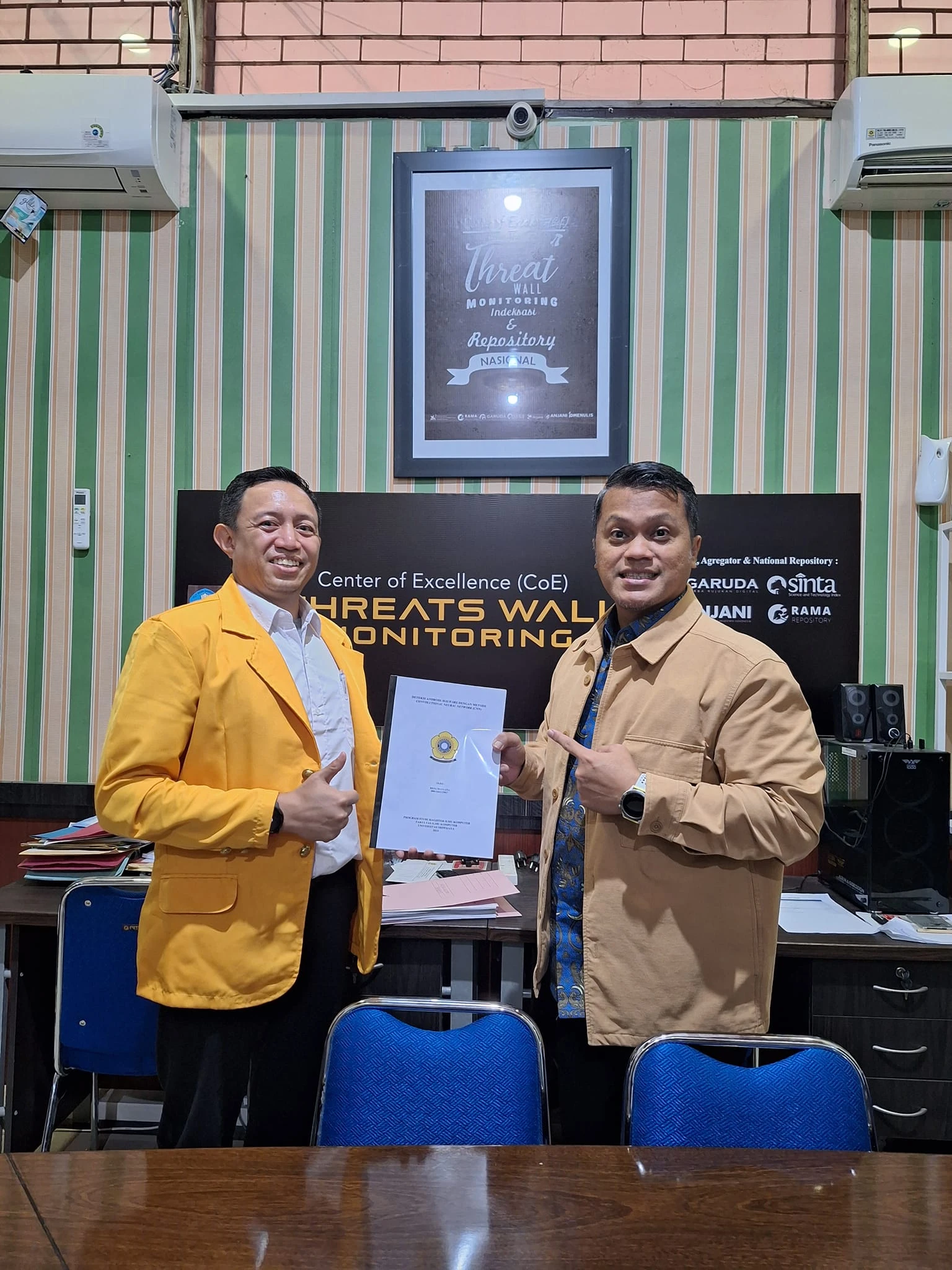 Mahasiswa S2 melakukan ujian sempro bersama eksternal pembahas